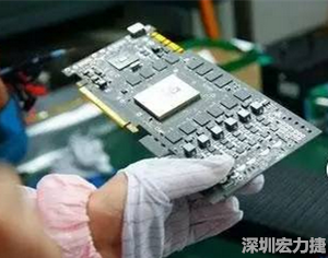 在當(dāng)前的產(chǎn)業(yè)鏈整合和協(xié)同發(fā)展創(chuàng)新的戰(zhàn)略轉(zhuǎn)型期，PCB高密度化和PCB新功能化和智能化，輕、薄、細、小的發(fā)展帶來的產(chǎn)品散熱、精密布局、封裝設(shè)計等也為上游CCL產(chǎn)業(yè)的創(chuàng)新提出了更為嚴苛的要求。